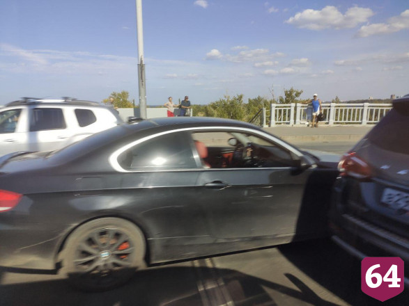 Авария на мосту парализовала движение из Саратова в Энгельс 