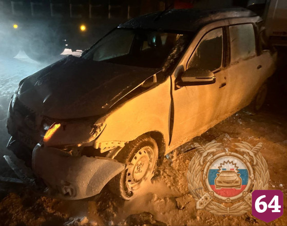 В метель на саратовской трассе столкнулись 9 автомобилей