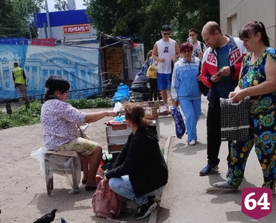 Жительницу Саратова возмутила торговля сигаретами у детского сада 