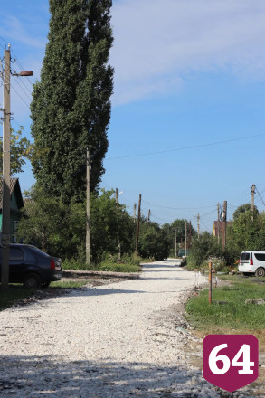 В Саратовской области отсыпают щебнем грунтовые дороги 