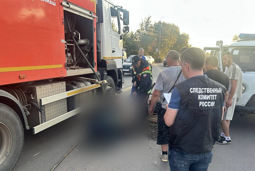 Саратовские рабочие спустились в колодец чистить канализацию и погибли 