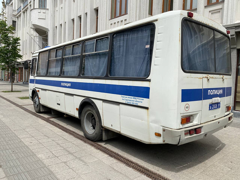 В Саратове 30 человек доставили в полицию после конфликта на дороге