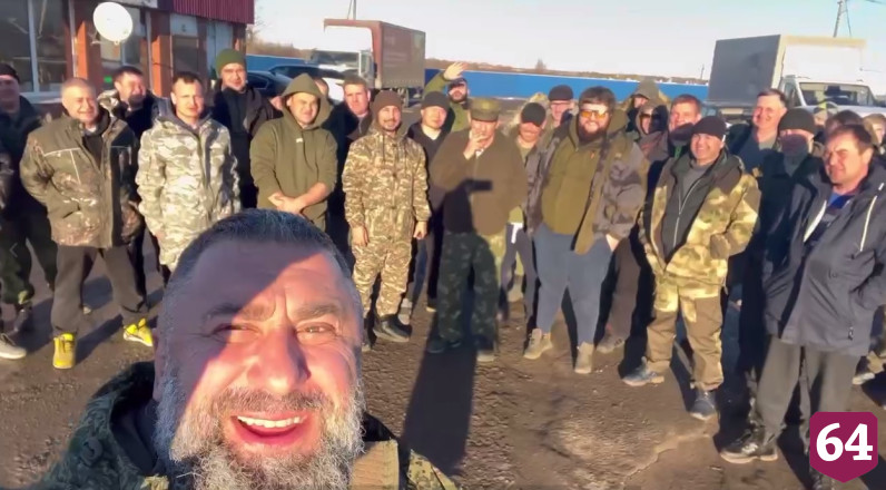 Из Саратова бойцам СВО отправили гуманитарную помощь на 17 автомобилях