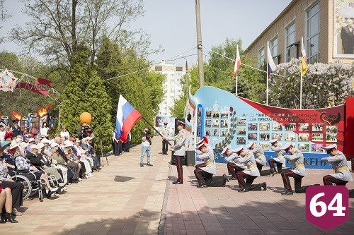 В Энгельсе ветераны отпраздновали Победу под цветущими каштанами