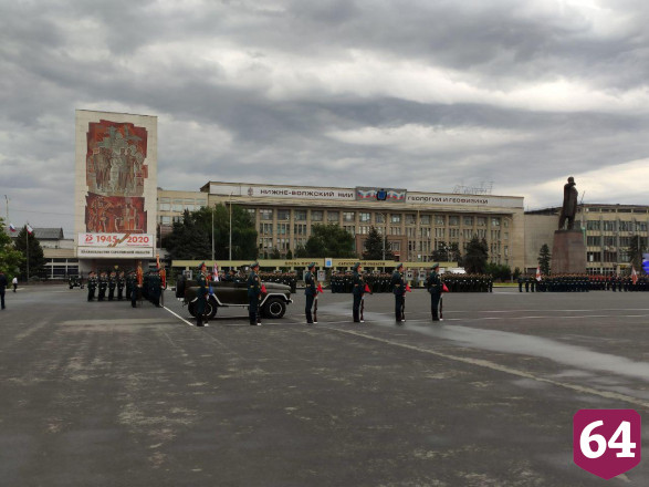 Над Саратовом в честь 75-летия Победы пролетели бомбардировщики 