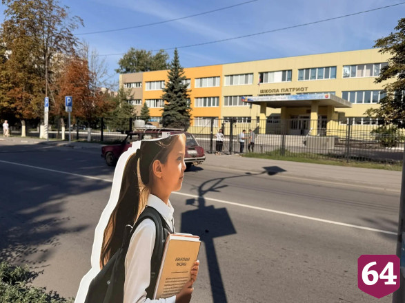 В Энгельсе вандалы сломали еще несколько предупреждающих макетов школьниц 