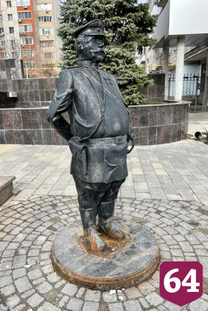 В Саратове заржавел памятник городовому