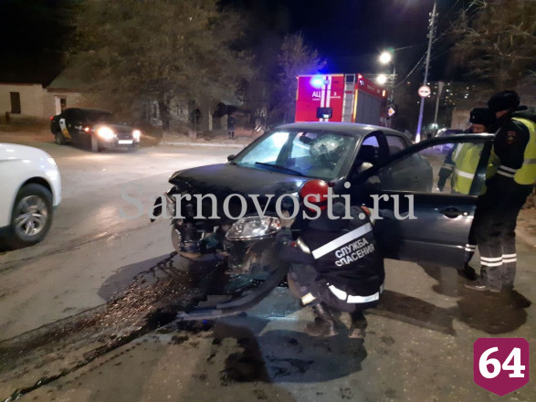 В Саратове водитель «Гранты» снес забор и погиб
