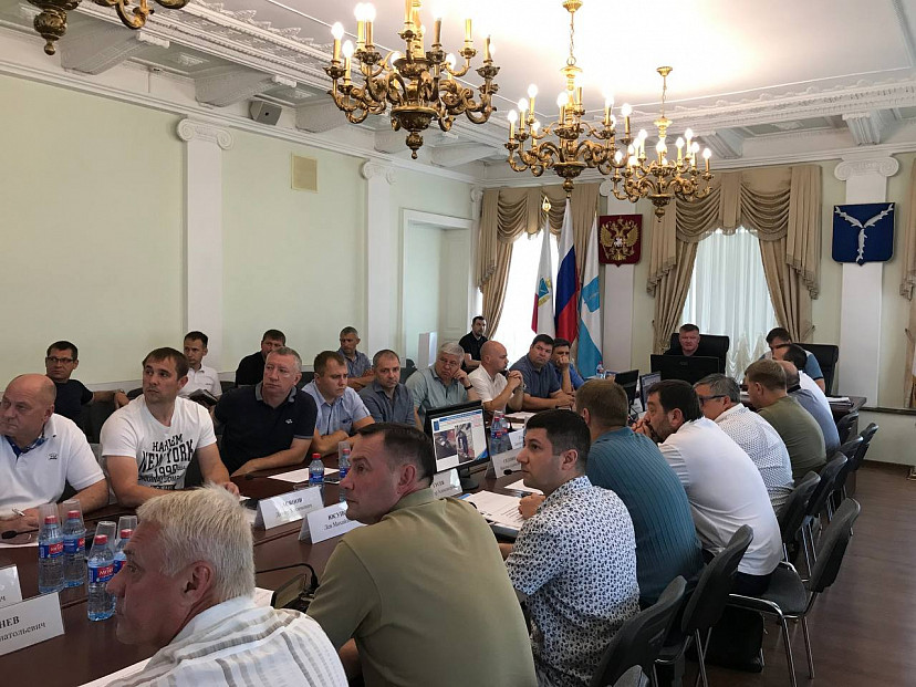 Исаев потребовал объявить выговоры чиновникам за уборку Саратова
