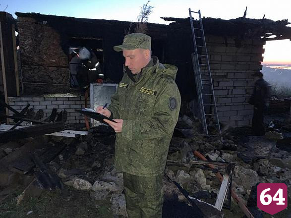 Саратовец бросил тетю и сестер в горящем доме и попал под статью