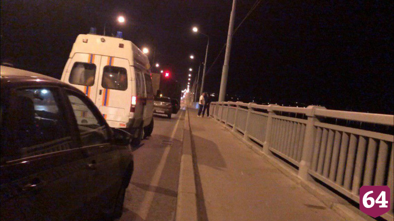 Спасатели сняли мужчину, повисшего на проводах моста «Саратов - Энгельс»