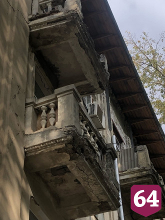 Саратовцы боятся получить травму обломками памятника архитектуры 