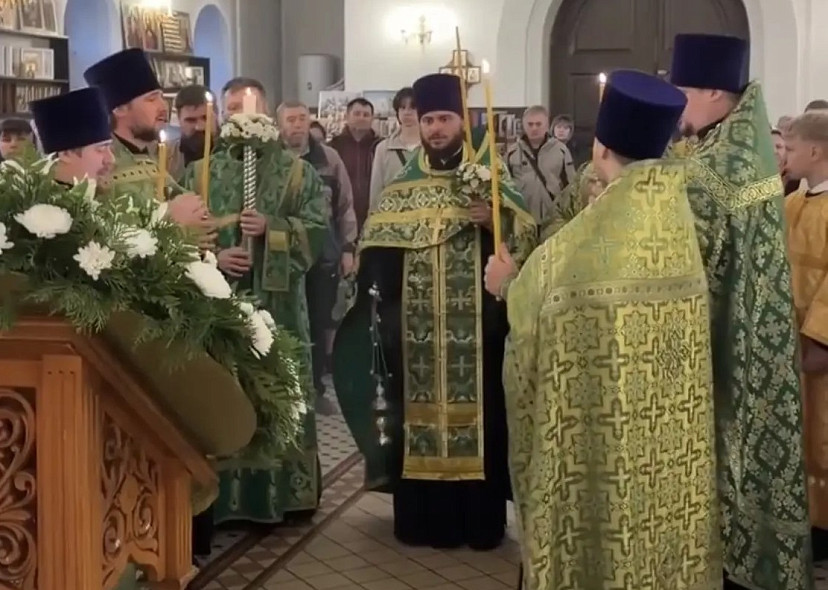 Десятки саратовцев пришли на престольный праздник в храм Сергия Радонежского