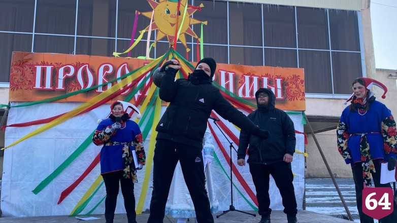 В Саратовской области на Масленицу жарили шашлыки и варили кашу в казане