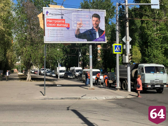Авария и дорожные работы остановили движение на Чернышевского