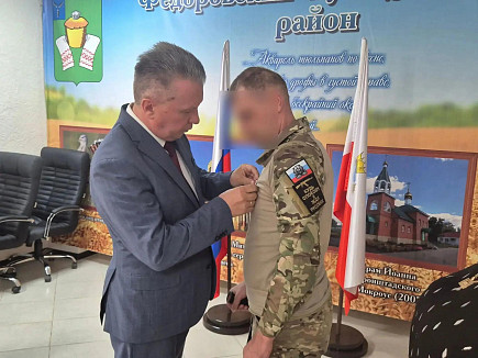 Участнику спецоперации из Саратовской области вручили орден Мужества 