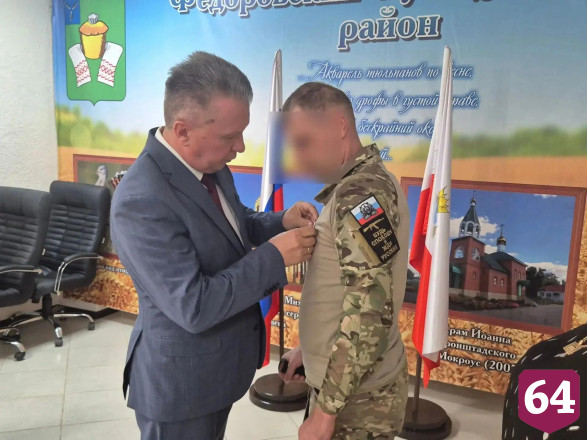 Участнику спецоперации из Саратовской области вручили орден Мужества 