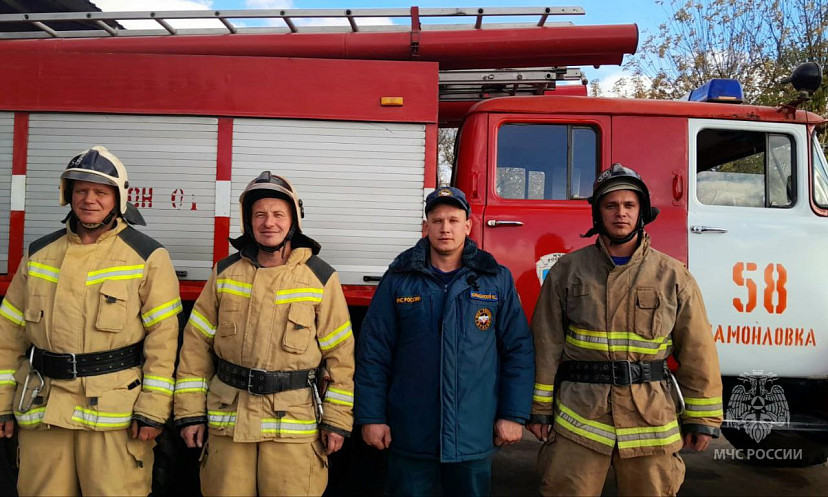 Под Саратовом пожарные спасли зажатого стеной мужчину