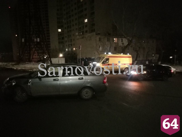 В столкновении двух «Лад» в Саратове ранена девушка