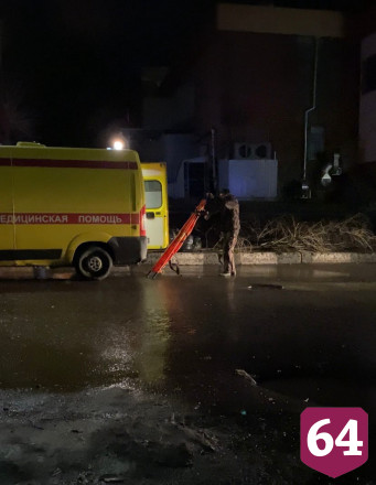 В Саратове из горящей квартиры вынесли 15-летнего мальчика без сознания