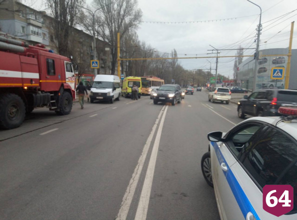 Ребенок и трое взрослых пострадали в ДТП с троллейбусом и маршруткой