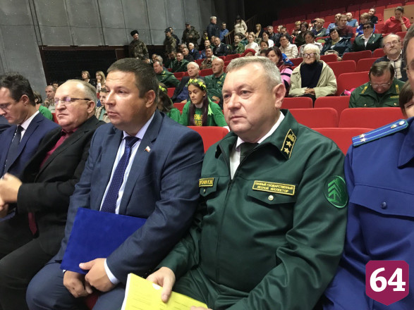 Почетных работников леса для награждения увезли под Саратов 