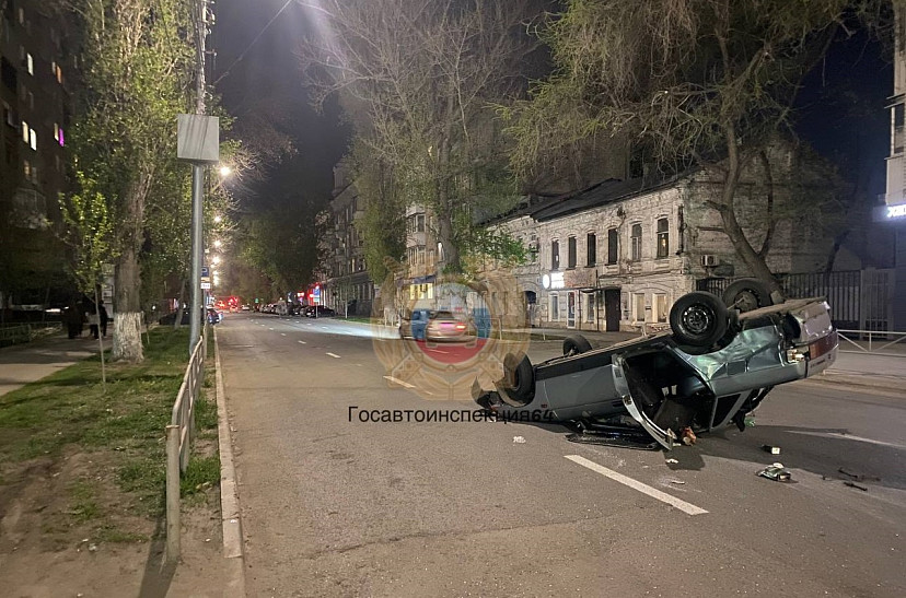 В центре Саратова произошло массовое ДТП со сбитым подростком