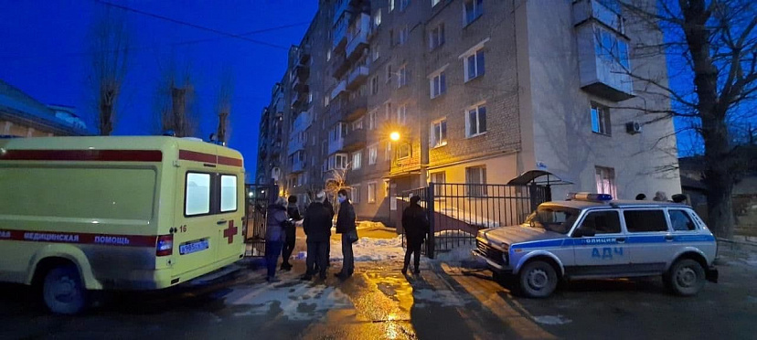 Мать во время гибели детей на пожаре в Саратове парковала машину