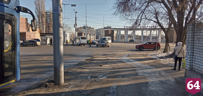 Легковушка протаранила маршрутку у стадиона «Спартак»