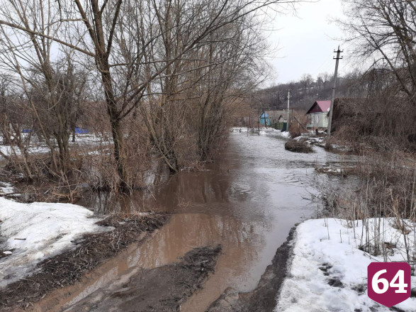 В Саратовской области из-за паводка открыты лодочные переправы 