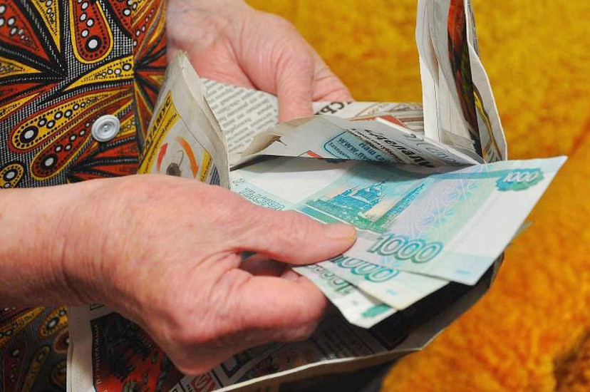 В Саратове женщина отдала мошенникам 300 тысяч и золото