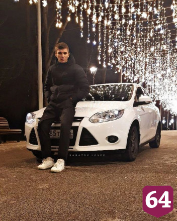 В Саратове автохам устроил фотосессию под «звездным небом» 