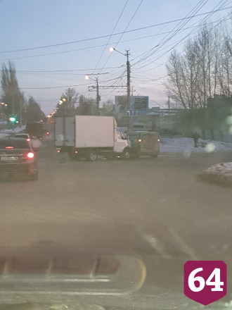 Горожане рассказали об опасном съезде с моста и ДТП 