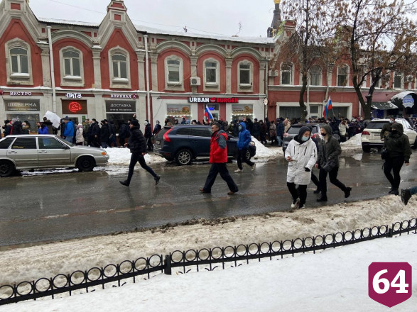 Участники митинга Навального штурмовали Саратовскую областную думу