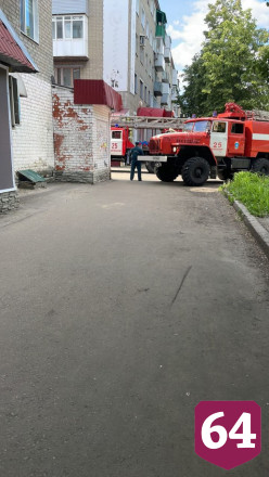 Из горящей пятиэтажки под Саратовом эвакуировали 10 человек