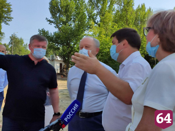 В Саратове достраивают школьный спорткомплекс с бассейном 