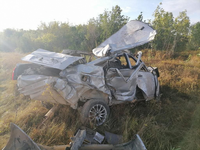 Жители соболезнуют семье погибшего в ДТП под Саратовом подростка