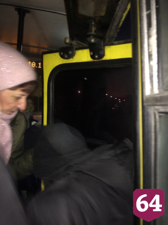 Жителей Саратова в пандемию возят, как шпроты в банке