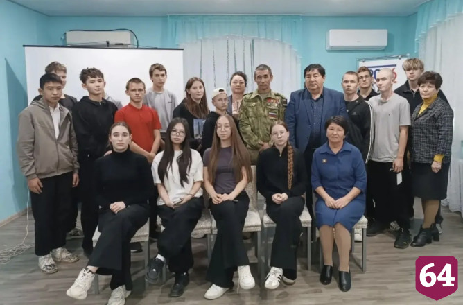 Боец СВО научил саратовских подростков осознавать ценность мира