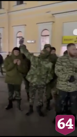 Саратовские школьники на вокзале Санкт-Петербурга спели солдатам «Катюшу» 
