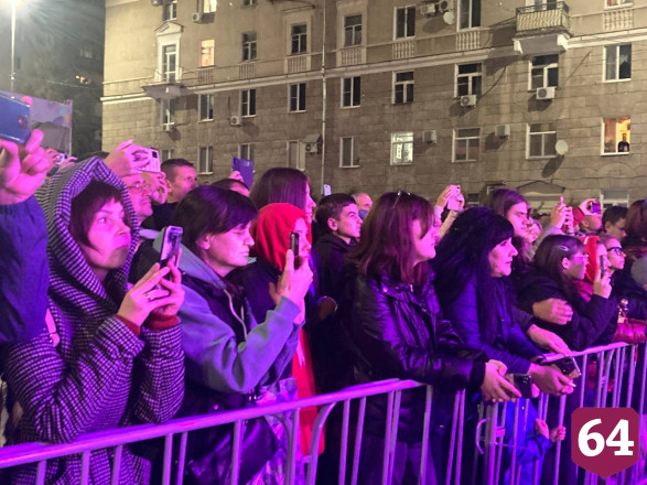 Саратовцев с Днем города поздравил лидер группы «Смысловые галлюцинации»