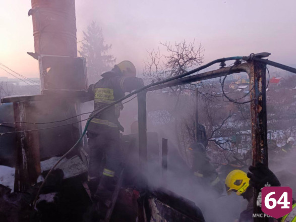 Два человека погибли на утренних пожарах в Саратове