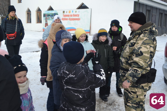 В Саратове с детьми участников СВО сыграли в лазертаг