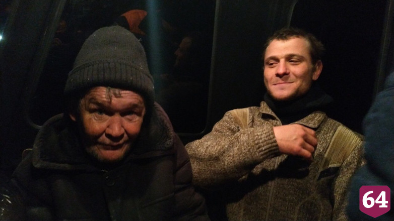 Мужчина спал в лодке, пока его искали спасатели