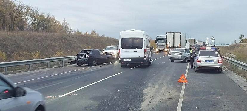 Массовая авария затруднила движение на саратовской трассе