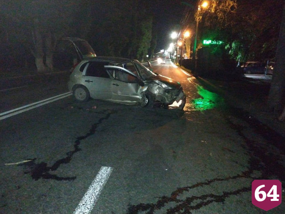 Две пассажирки легковушки пострадали в ДТП со столбом