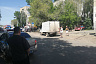 В Саратове водитель грузовика уходил от столкновения и протаранил легковушку