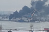 На судостроительном заводе под Саратовом горит баржа