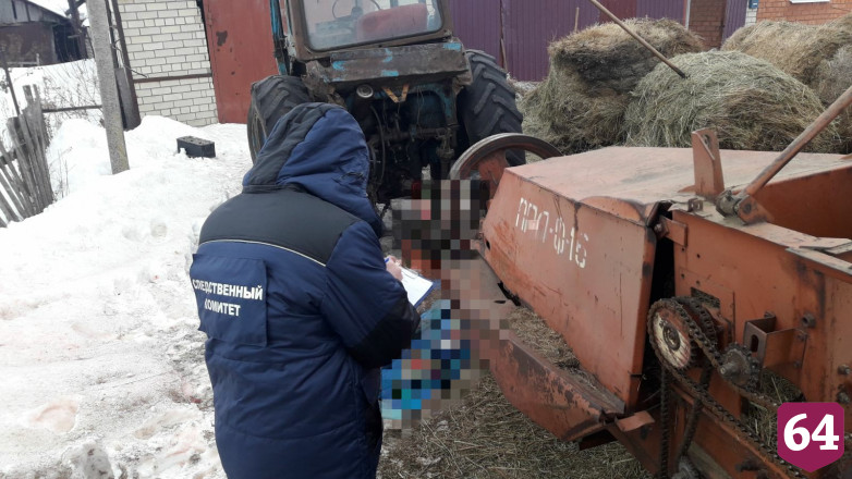 Саратовец погиб под карданным валом во время прессовки сена