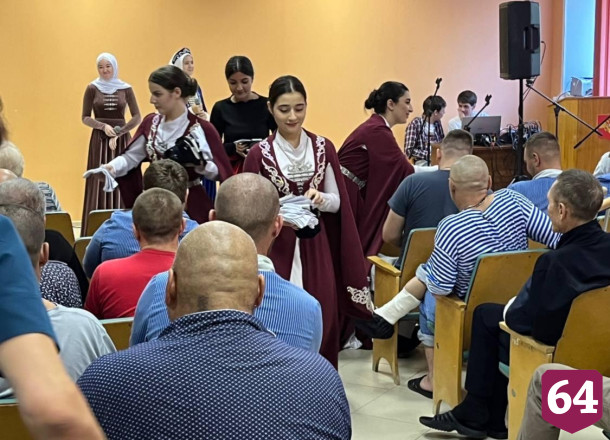 Артисты центра «Кавказ» провели в госпитале концерт для бойцов СВО